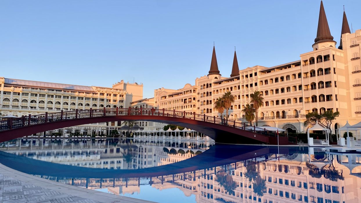 Лара – вашият изискан морски оазис