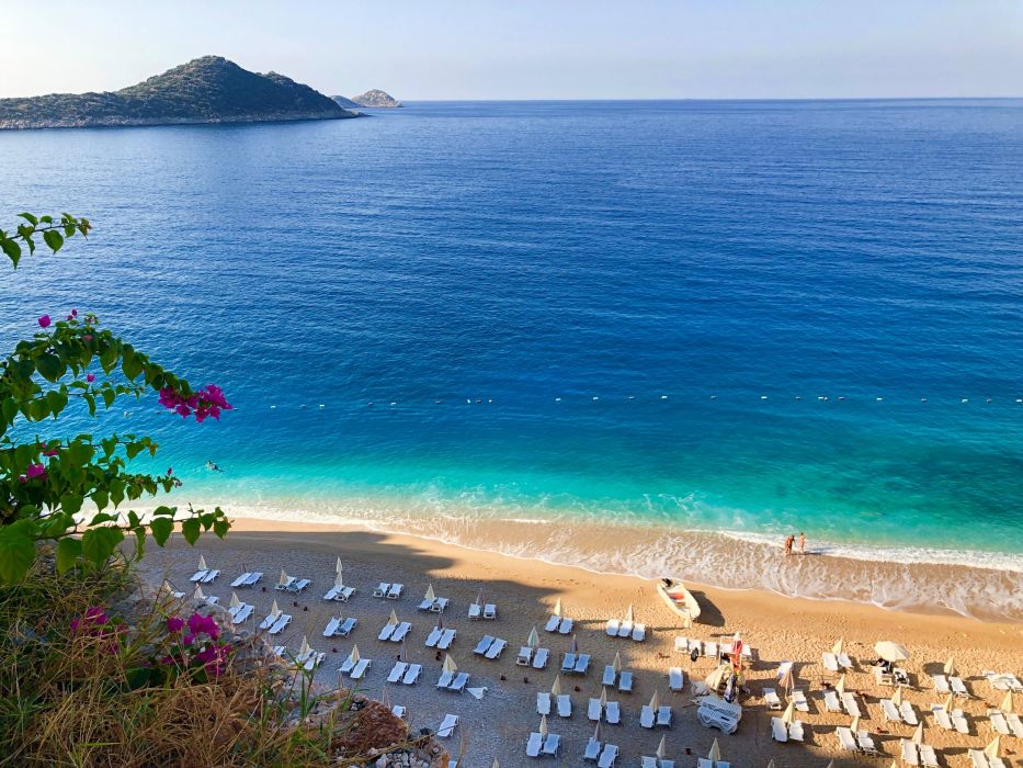 Чешме – слънце, вълни и мигове, които остават завинаги